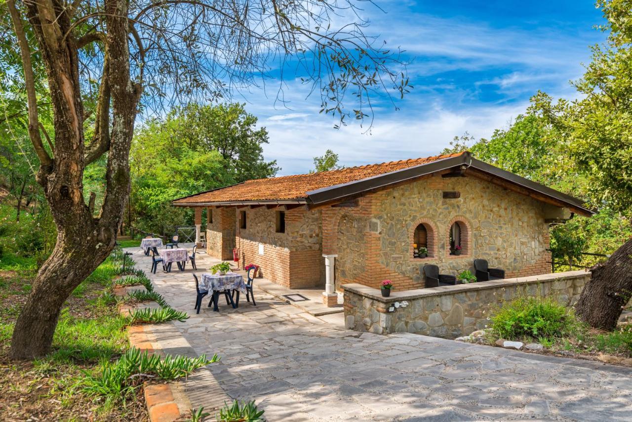 Ippotur Medieval Resort Castelnuovo Magra Exterior photo