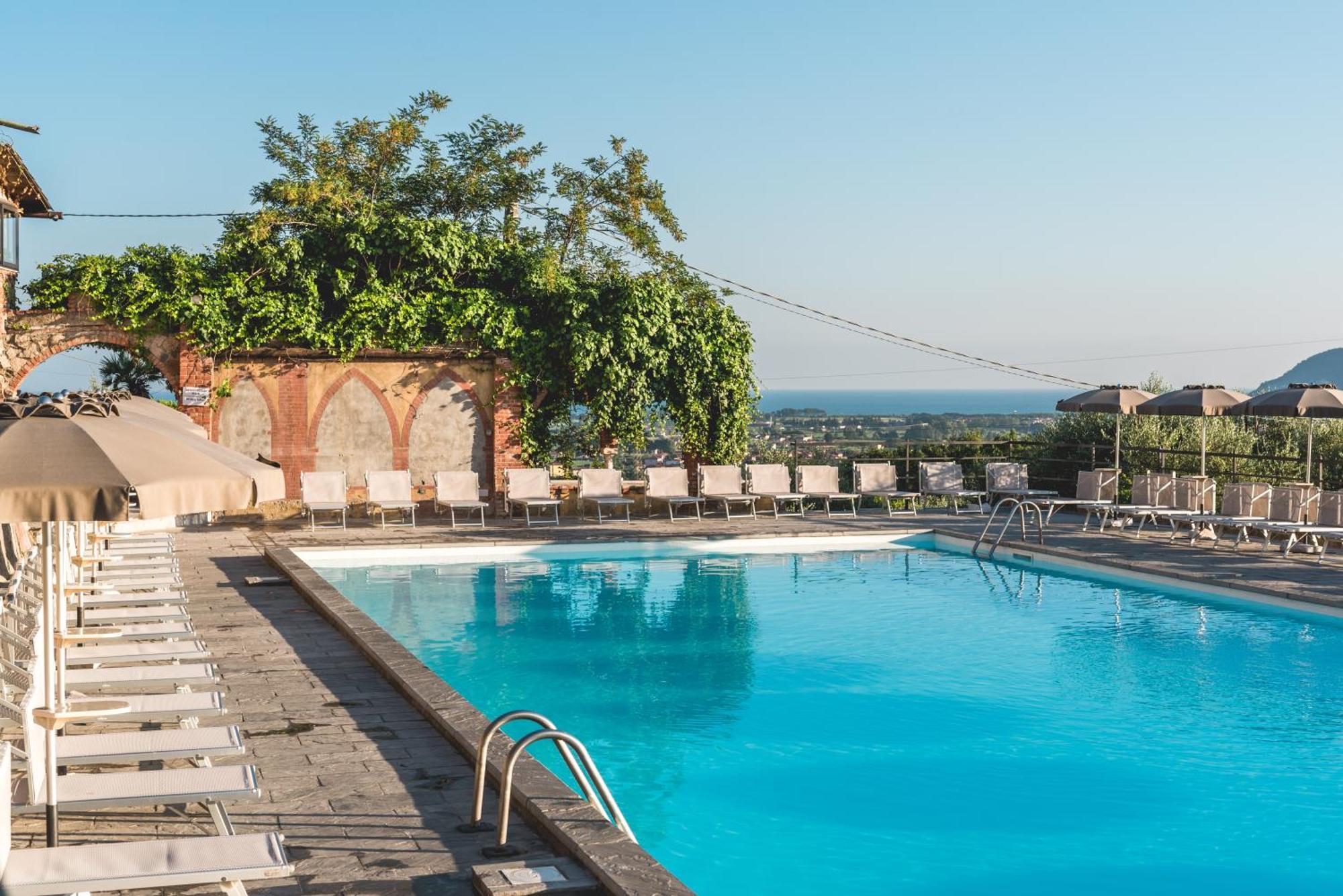 Ippotur Medieval Resort Castelnuovo Magra Exterior photo