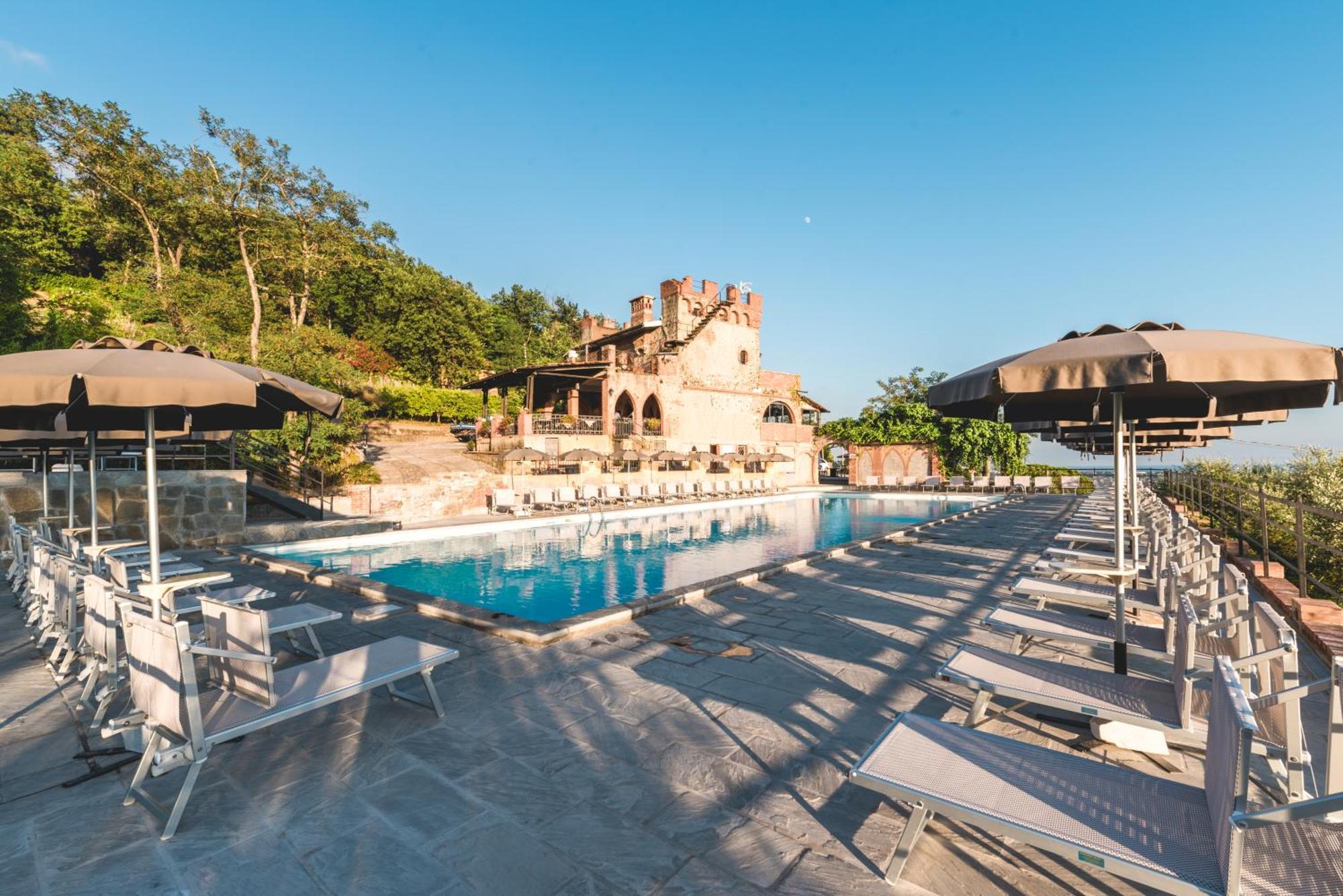 Ippotur Medieval Resort Castelnuovo Magra Exterior photo